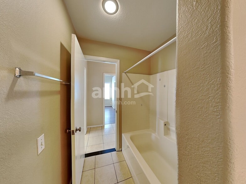 Building Photo - 10455 W Reade Ave