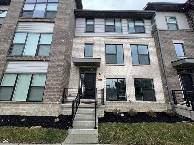 Primary Photo - 635 Golborne St