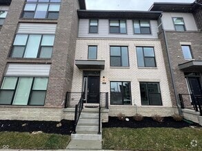 Building Photo - 635 Golborne St