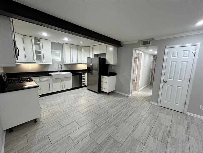 Building Photo - 219 Marshall St