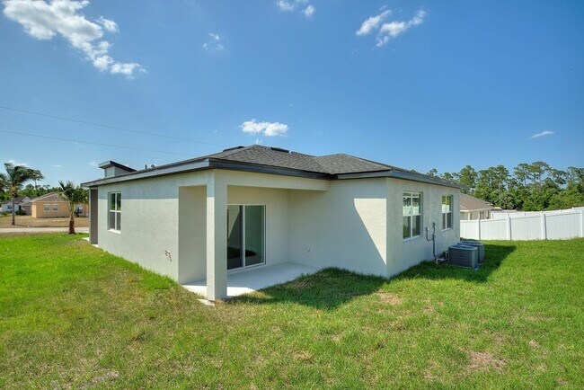 Building Photo - 705 Fraser Ct