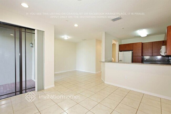 Building Photo - 636 NE 35th Ave