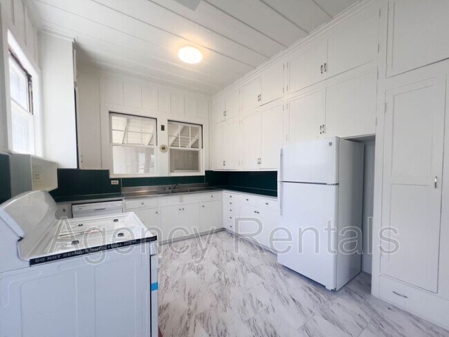 Building Photo - 2205 Hyde St