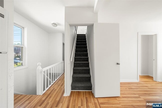 Building Photo - 539 Bergen Blvd