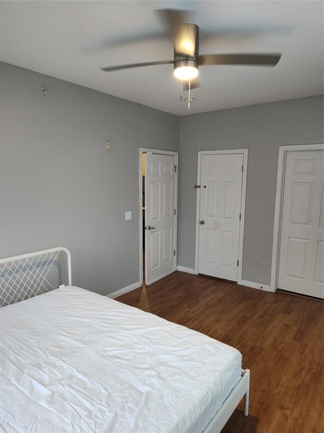 Building Photo - 2502 Leon St