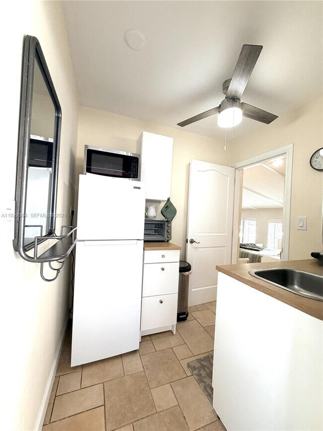 Building Photo - 1625 SW 101st Ave