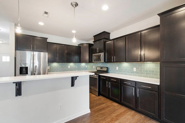 Building Photo - Charming 3BR Townhome in Brightleaf at the...