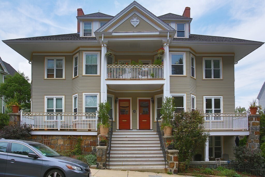 Building Photo - 60 Dracut St