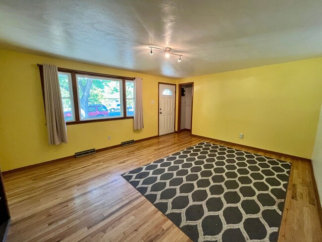 Building Photo - 3 Bedroom ranch w/ garden in the Heart of Longmont!