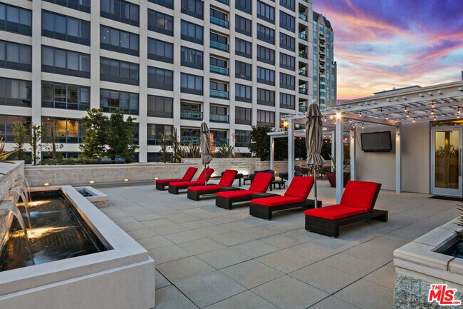 Building Photo - 10710 Wilshire Blvd