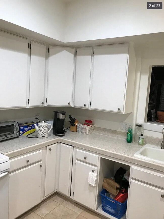 Kitchen - 609 S El Molino Ave
