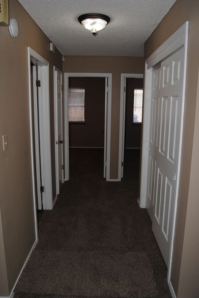Building Photo - 9400 Huntsman Oak Ct