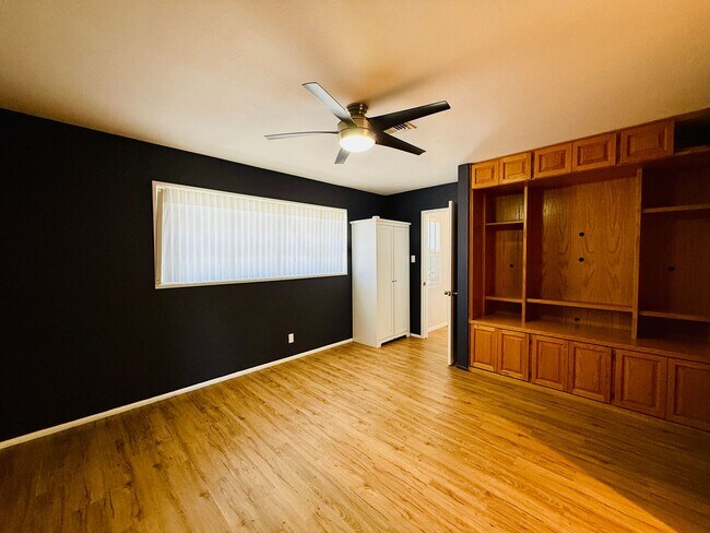 Building Photo - Classic McNeil Estates Ranch-style home-ALL UTILITIES, POOL AND LANDSCAPING INCLUDED WITH RENT!