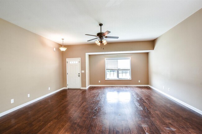 Building Photo - Ranch with Bonus in Fox Crossing!