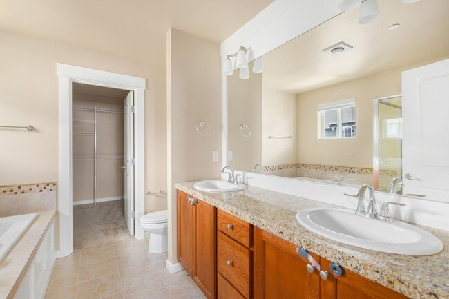 Building Photo - Charming 3 Bedroom Townhome in West Highla...