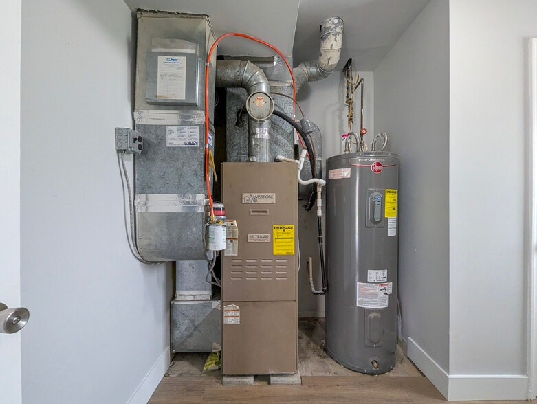 Building Photo - 1583 Yeakel Way