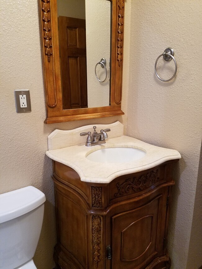 Building Photo - 3bed/1bath in Oakwood