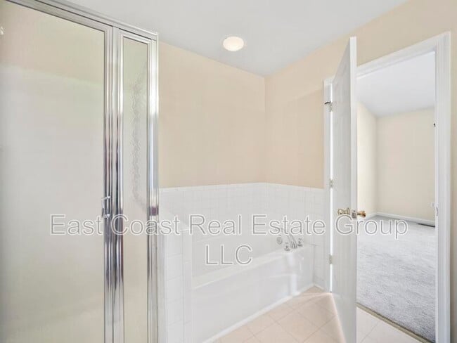 Building Photo - 125 Amelia Dr