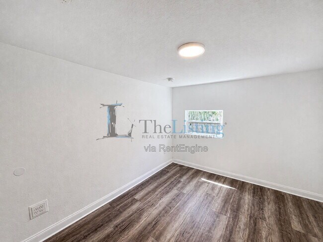 Building Photo - 2310 S Shine Ave