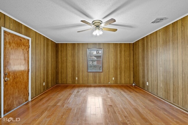 Building Photo - 1005 Clarence St