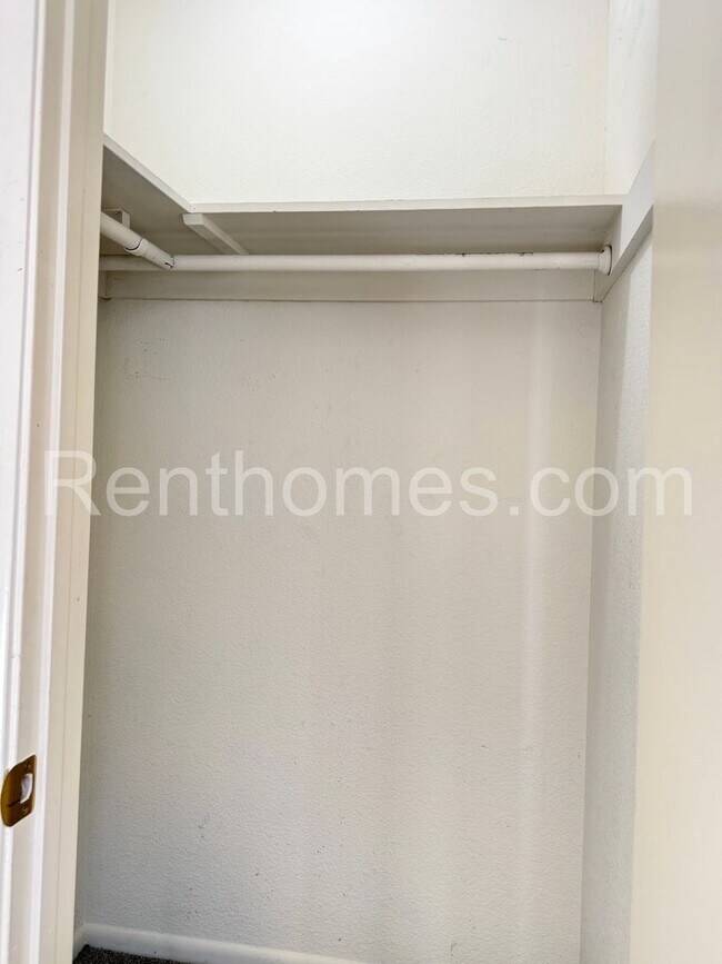 Building Photo - 1553 Palomar Dr