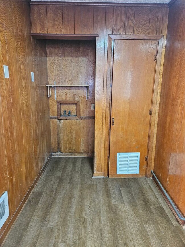 Building Photo - 309 Crystal Dr