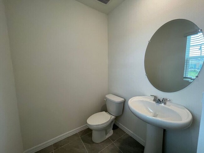 Building Photo - Brand New 3/2.5 Townhome in Windrose