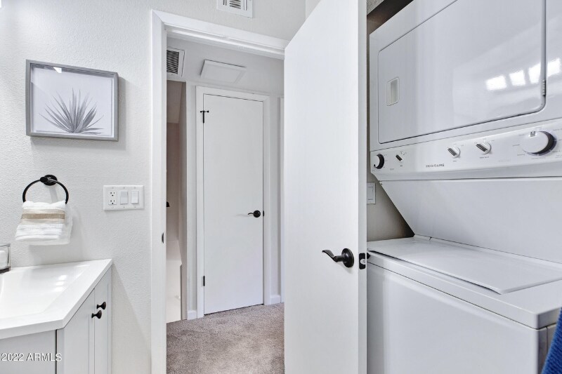 Building Photo - 286 W Palomino Dr