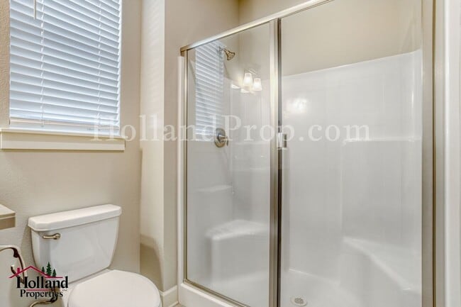 Building Photo - Beautiful 4-bedroom, 3-bathroom residence in desirable Hillsboro, OR.