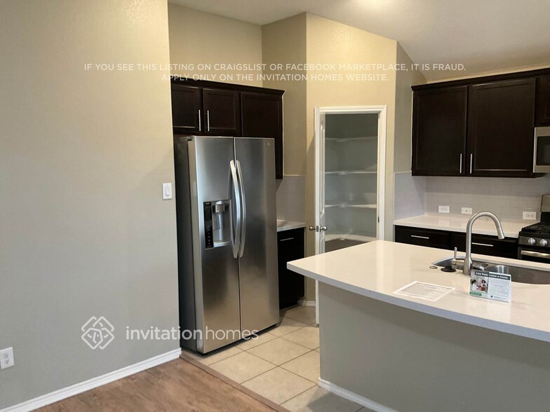 Building Photo - 517 Saguaro Dr