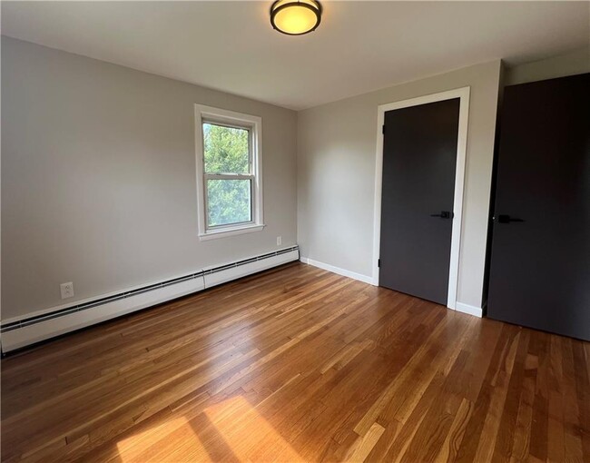 Building Photo - 143 Greenmeadow Cir