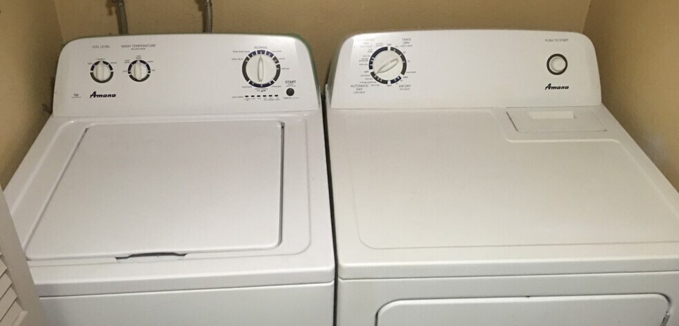 Washer and Drier - 5310 Circle Dr