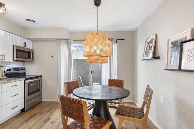 Building Photo - 3307 N 66th Pl