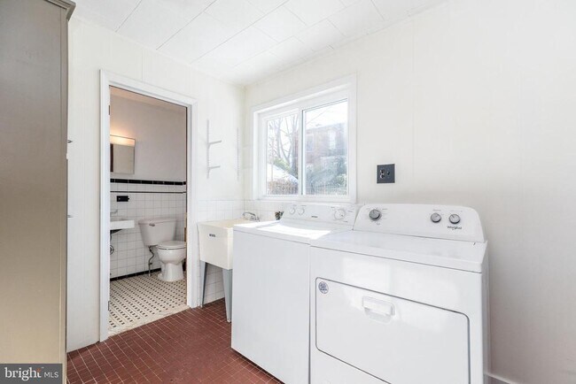 Building Photo - 7738 Ardleigh St