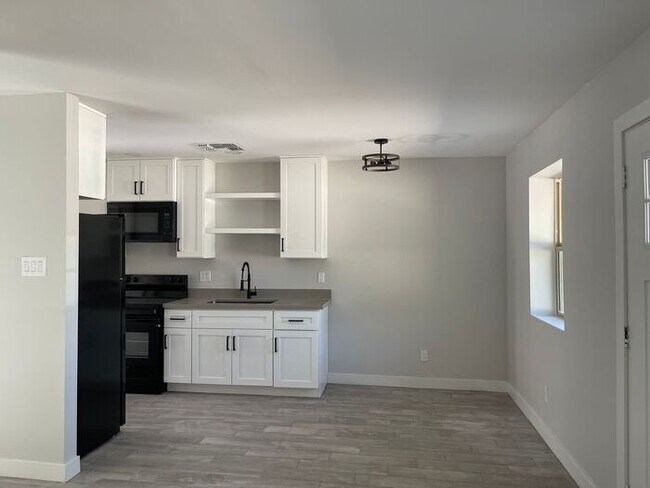 Building Photo - Newly Remodeled 1 Bedroom at end of culdesac, private gate