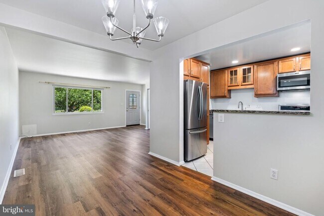 Building Photo - 6610 Bowie Dr
