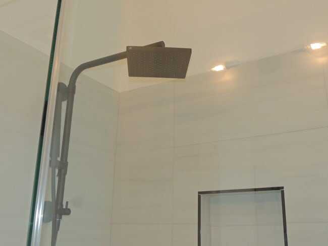 Building Photo - 600 Lawrence Ave