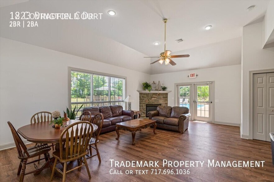 Building Photo - 1921 Shady Oak Dr