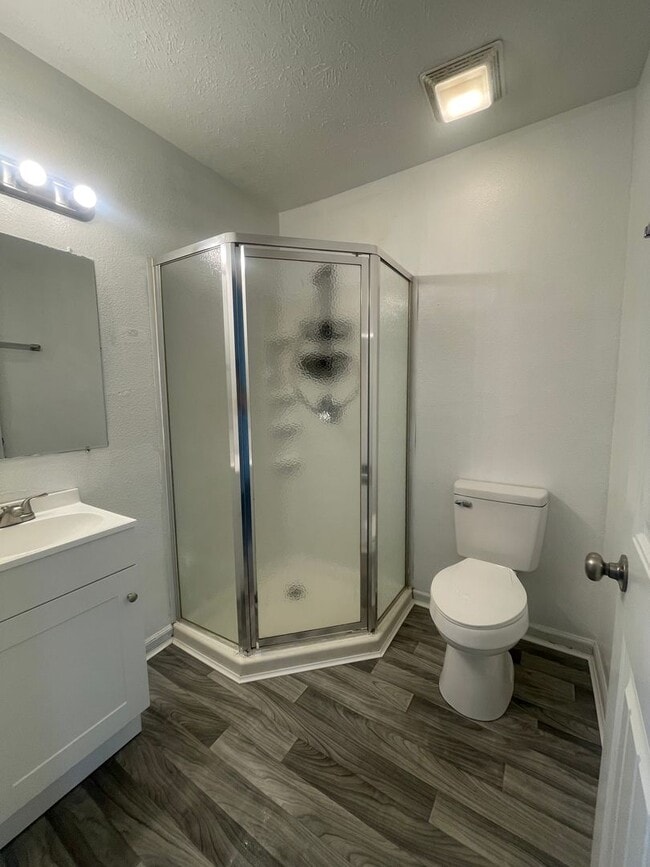 Building Photo - Available Now 3 Bedroom 2 Bath home just m...