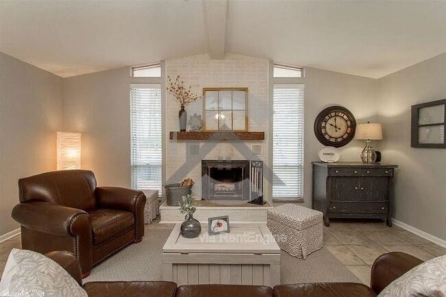 Building Photo - 702 S Elizabeth Ave