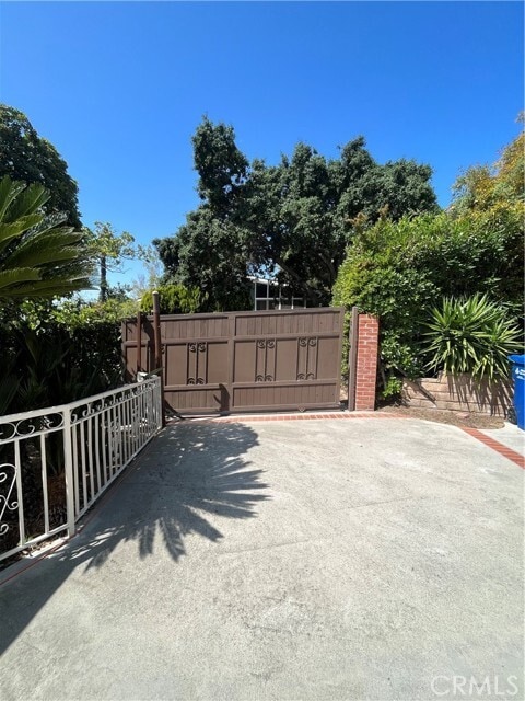 Building Photo - 729 Orange Dr