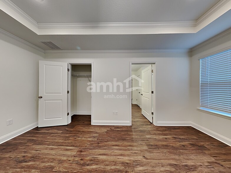 Building Photo - 203 Banyan Frst Dr