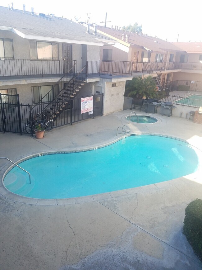 Interior Photo - 14428 Cerise Avenue