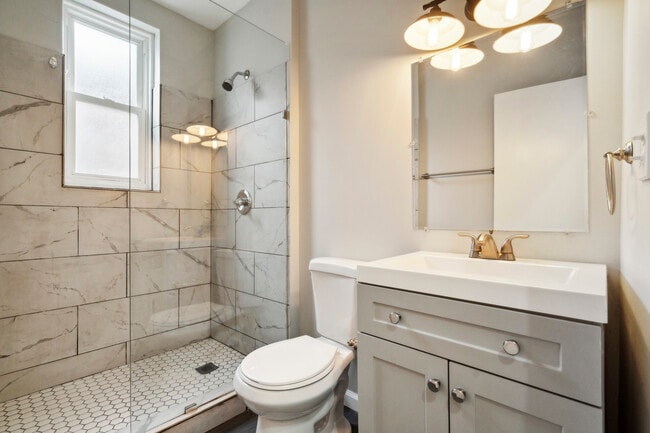 Building Photo - 924 S 58th St