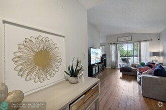 Building Photo - 9933 Westview Dr