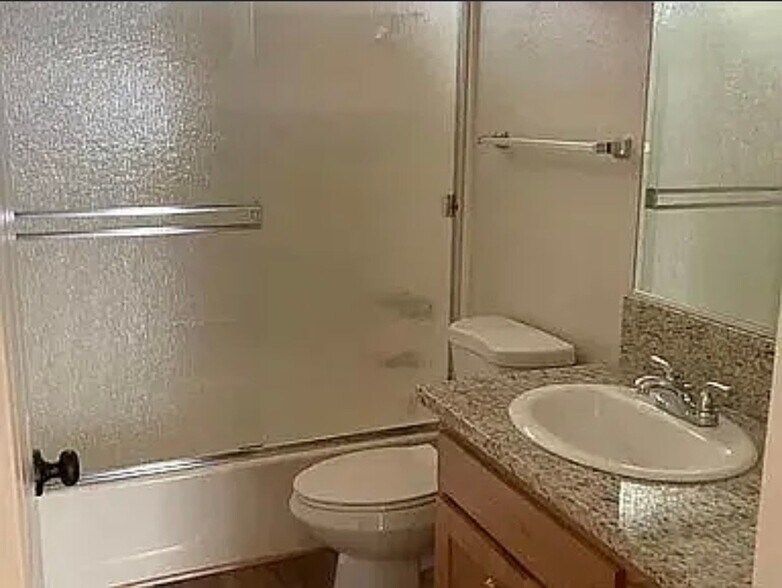 Building Photo - 3 Carson St