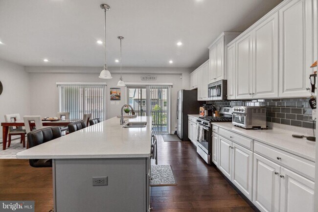 Building Photo - 7843 Otterbein Way