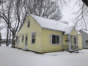 Building Photo - HOUSE CLOSE TO EVRYTHING YOU NEED.THIS HOME IS A MUST SEE!!!