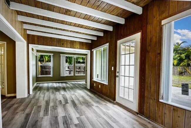 Building Photo - 515 Cypress Rd