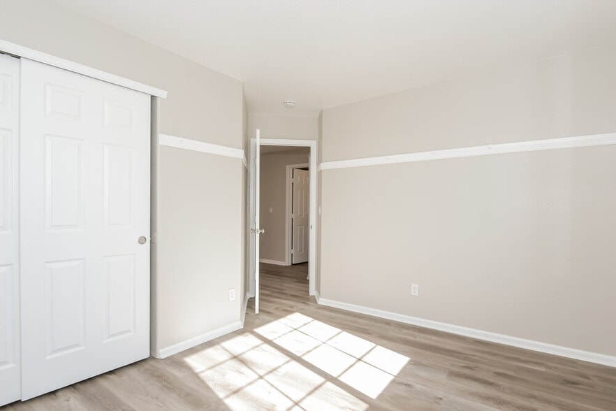 Building Photo - 7441 S Mobile St